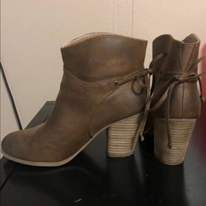 Used canyon river blue booties size 8